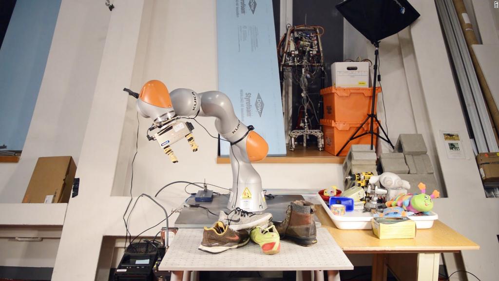 This robot brings us closer to "Smart House"