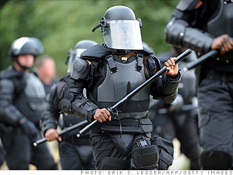 How to survive a zombie apocalypse - Anti-riot armor (6) - CNNMoney